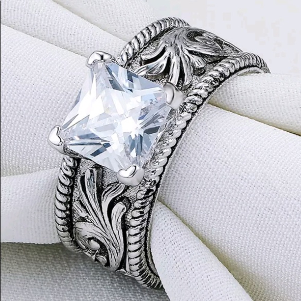 Women’s 1.8cts Princess Cut Engagement Ring